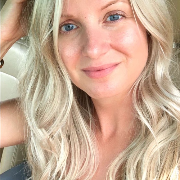 Meet your Posher, Cindy - Picture 2 of 2